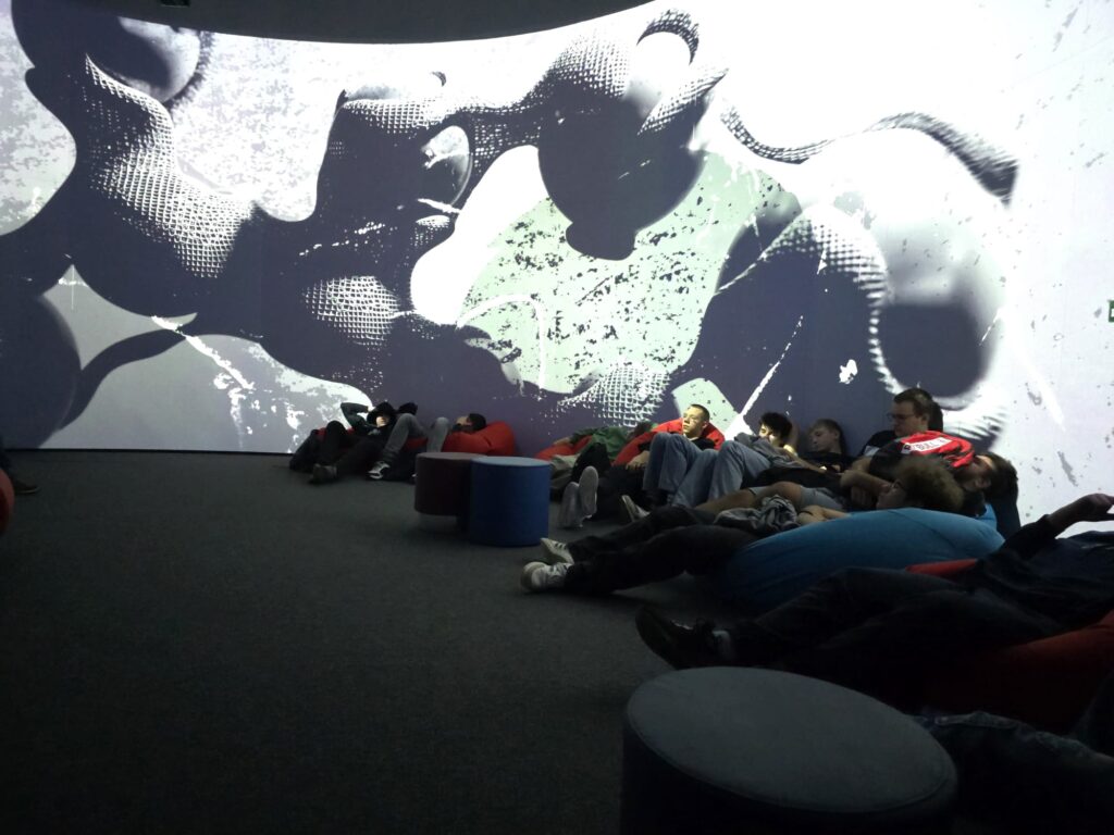 15 października 2025 r. uczniowie ZS CKU w Radoczy odwiedzili Małopolskie Centrum Nauki Cogiteon w Krakowie w ramach projektu „Wadowickie Centrum Kształcenia Zawodowego i Ustawicznego III”.