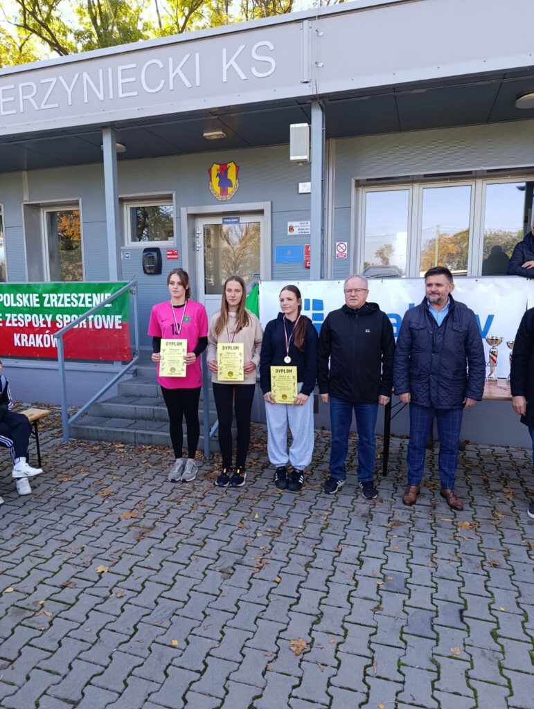 Sukcesy naszych uczniów podczas Małopolskich Jesiennych Biegów Przełajowych LZS i Szkół Rolniczych!