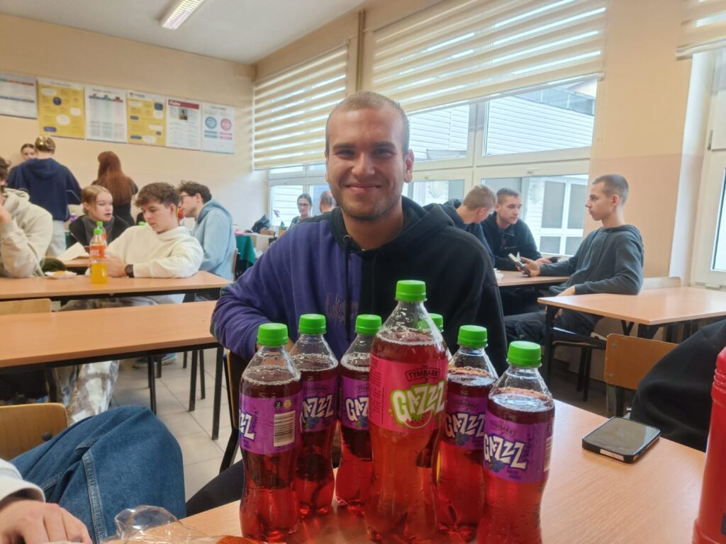 Piątek, 24 października, w Zespole Szkół CKU w Radoczy upłynął w wyjątkowej, pełnej radości i smaku atmosferze! Jak co roku odbyło się nasze tradycyjne Święto Integracji Szkolnej, połączone z obchodami Dnia Pieczonego Ziemniaka.