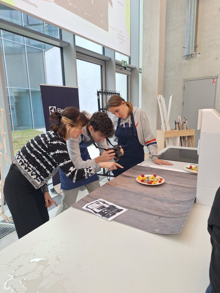 W dniach 30 września – 1 października uczniowie naszego Technikum Żywienia mieli wyjątkową okazję uczestniczyć w wyjeździe edukacyjnym do Krakowa, który połączył naukę z integracją i rozwijaniem pasji zawodowych.