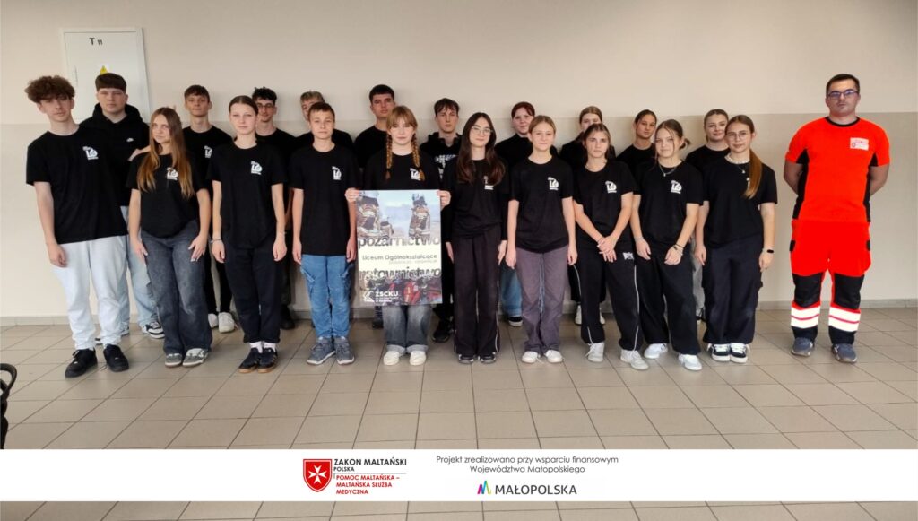 Drugi etap projektu „Młody Ratownik – Trzy Kroki do Pierwszej Pomocy”
W ramach projektu realizowanego ze środków Województwa Małopolskiego, Fundacja Pomoc Maltańska – Maltańska Służba Medyczna Oddział Andrychów kontynuuje edukacyjną misję kształcenia młodych ludzi w zakresie ratownictwa i pierwszej pomocy.