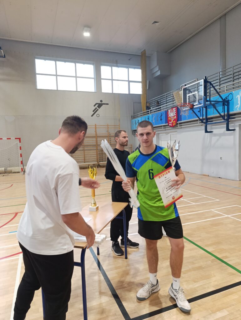 30 października na sali sportowej w Kalwarii Zebrzydowskiej odbyła się Licealiada Powiatu Wadowickiego w badmintonie. Zawody rozegrano systemem „każdy z każdym”, co dostarczyło wielu emocji i ciekawych pojedynków.