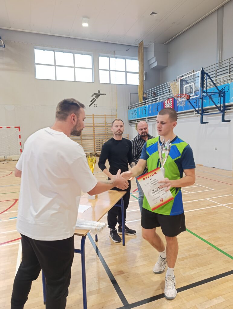 30 października na sali sportowej w Kalwarii Zebrzydowskiej odbyła się Licealiada Powiatu Wadowickiego w badmintonie. Zawody rozegrano systemem „każdy z każdym”, co dostarczyło wielu emocji i ciekawych pojedynków.