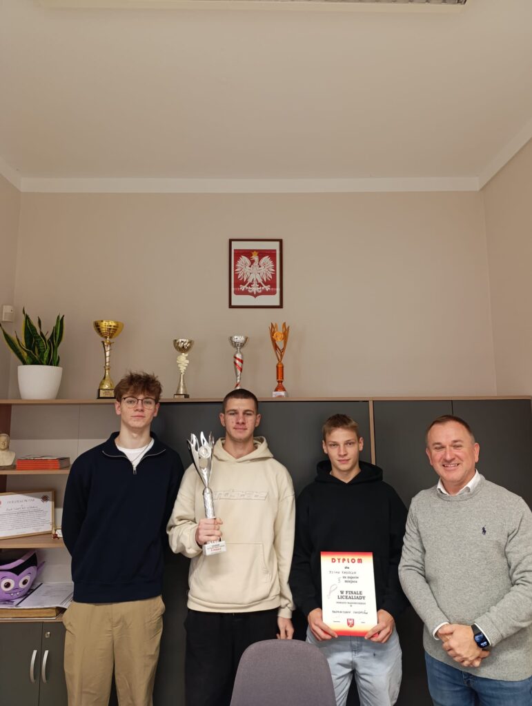 30 października na sali sportowej w Kalwarii Zebrzydowskiej odbyła się Licealiada Powiatu Wadowickiego w badmintonie. Zawody rozegrano systemem „każdy z każdym”, co dostarczyło wielu emocji i ciekawych pojedynków.