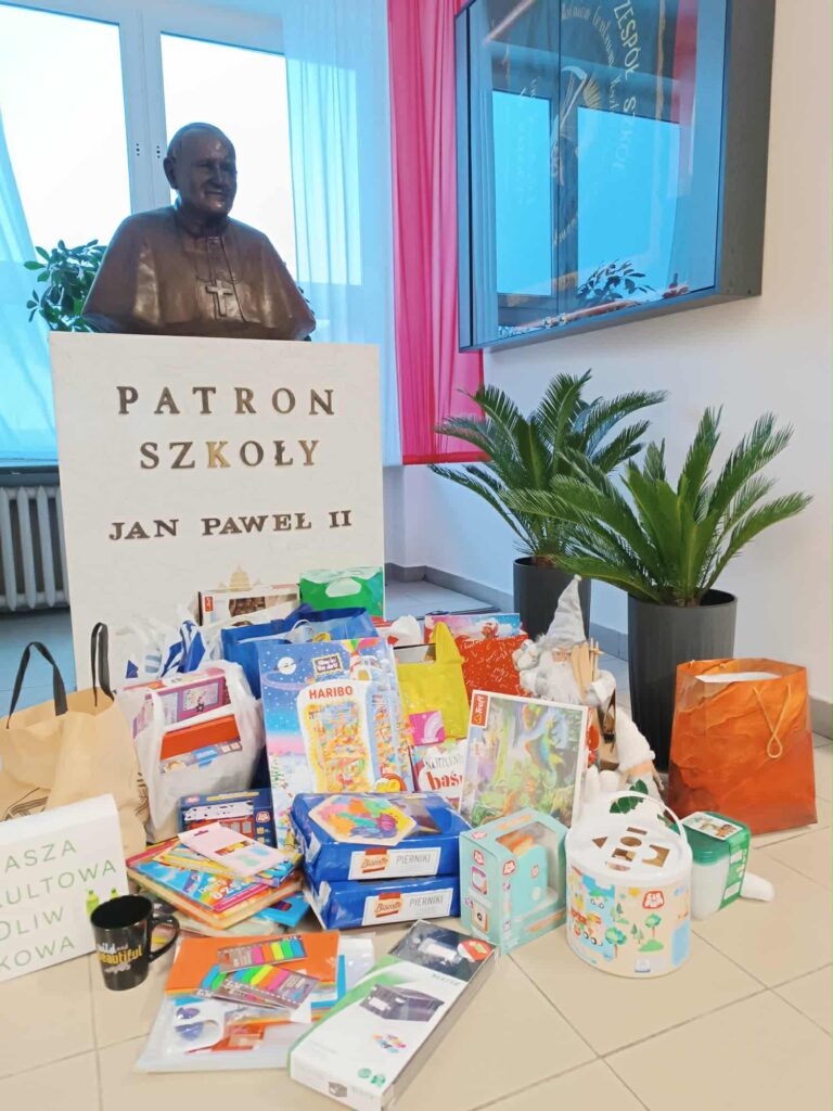 Razem możemy więcej! – Podziękowania

Z całego serca dziękujemy wszystkim, którzy włączyli się w zbiórkę.
Dziękujemy za każdą książkę, każdy drobiazg, podarowaną zabawkę czy słodkość. Za empatię, hojność i piękną chęć niesienia dobra.