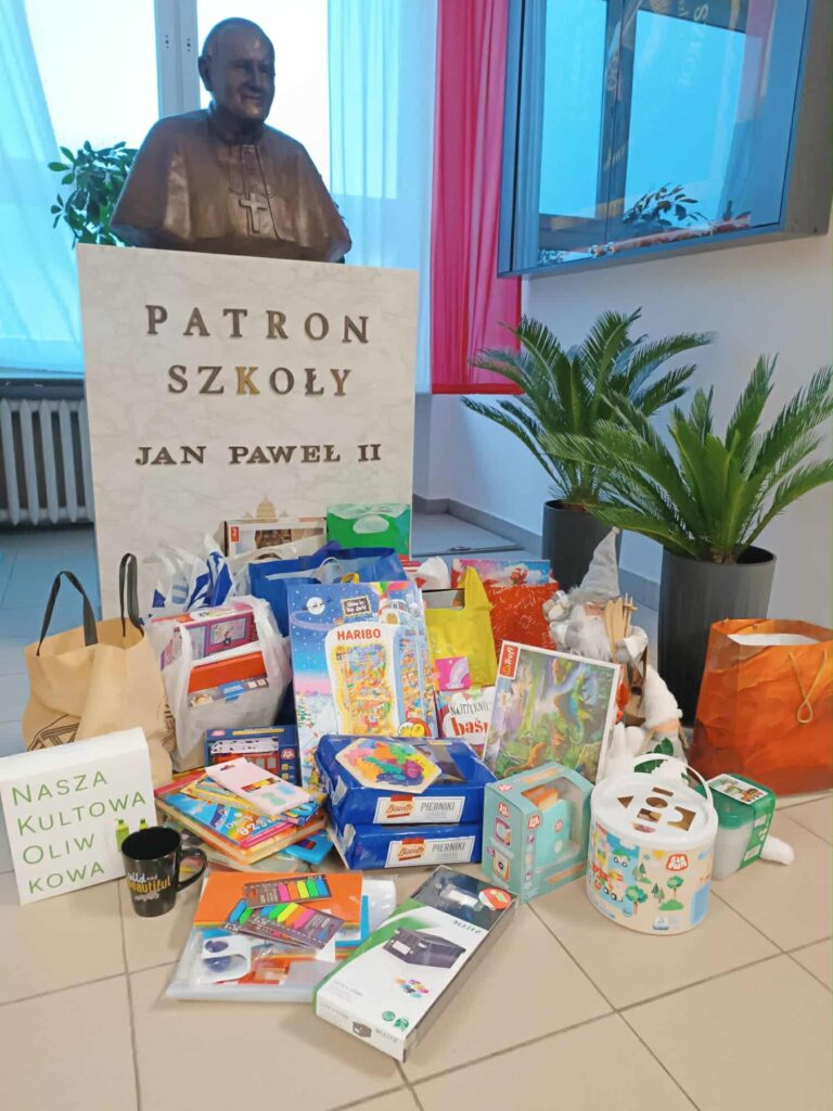 Razem możemy więcej! – Podziękowania

Z całego serca dziękujemy wszystkim, którzy włączyli się w zbiórkę.
Dziękujemy za każdą książkę, każdy drobiazg, podarowaną zabawkę czy słodkość. Za empatię, hojność i piękną chęć niesienia dobra.