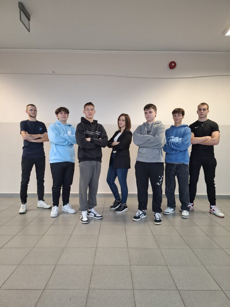 Technikum Grafiki i Poligrafii Cyfrowej wzięło udział w X Gaming Festiwal, gdzie zaprezentowało profesjonalną oprawę wydarzenia pod opieką nauczycielki grafiki i poligrafii cyrowej pani Agnieszki Augustyniak. Był to długi, ale wyjątkowy dzień pełen emocji i niezapomnianych wrażeń.