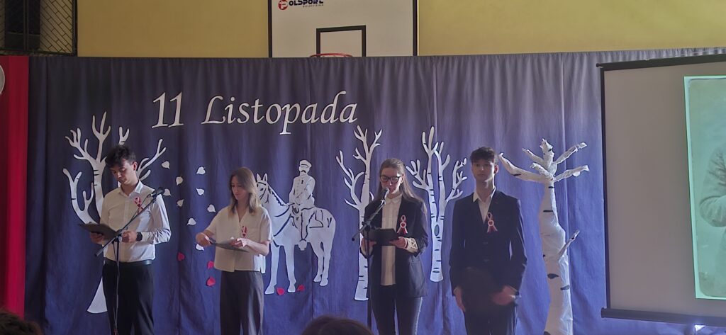 pel z okazji Święta Niepodległości
Dziś w naszej szkole odbył się uroczysty apel z okazji Święta Niepodległości. Uczniowie przypomnieli, jak ważne jest pielęgnowanie pamięci o historii i wolności naszego kraju.