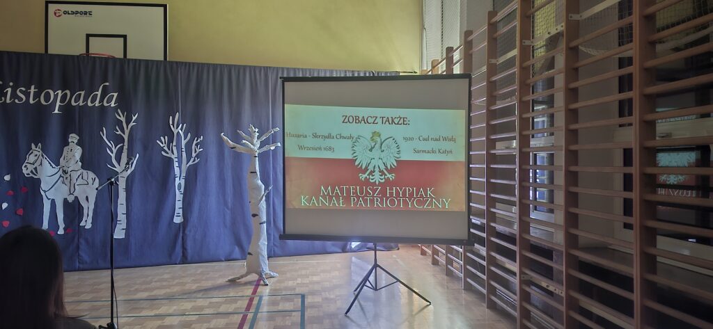 pel z okazji Święta Niepodległości Dziś w naszej szkole odbył się uroczysty apel z okazji Święta Niepodległości. Uczniowie przypomnieli, jak ważne jest pielęgnowanie pamięci o historii i wolności naszego kraju.
