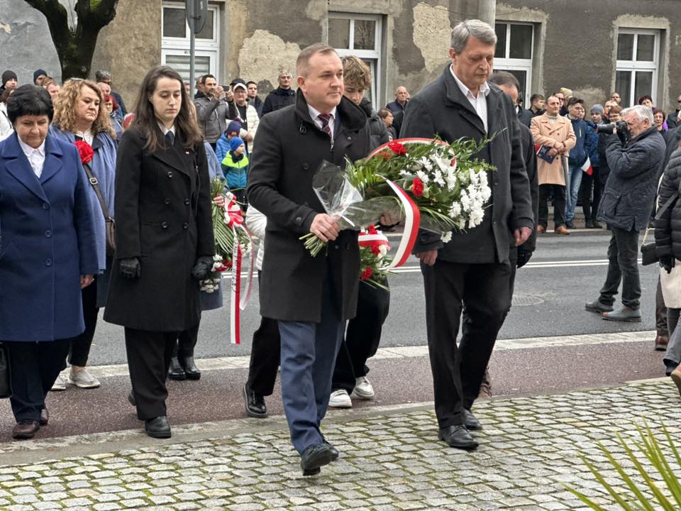 W dniu 11 listopada delegacja naszej szkoły z dumą uczestniczyła w uroczystych obchodach Narodowego Święta Niepodległości w Wadowicach.