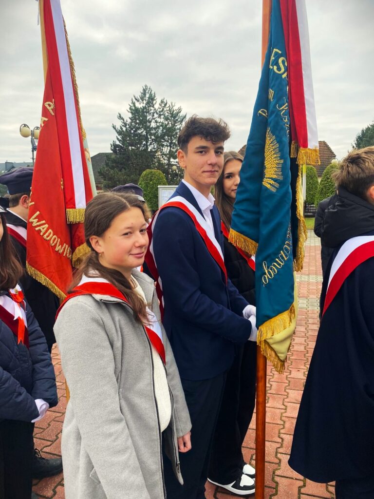 W dniu 11 listopada delegacja naszej szkoły z dumą uczestniczyła w uroczystych obchodach Narodowego Święta Niepodległości w Wadowicach.