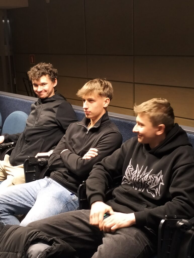 espół Szkół CKU w Radoczy reprezentowali uczniowie klasy IV Technikum Mechanizacji Rolnictwa i Agrotroniki: Adrian Węgrzyn, Łukasz Kasperek oraz Radosław Michalec.

Z ogromną radością informujemy, że Łukasz Kasperek zdobył I miejsce, uzyskując najlepszy wynik w etapie wojewódzkim.